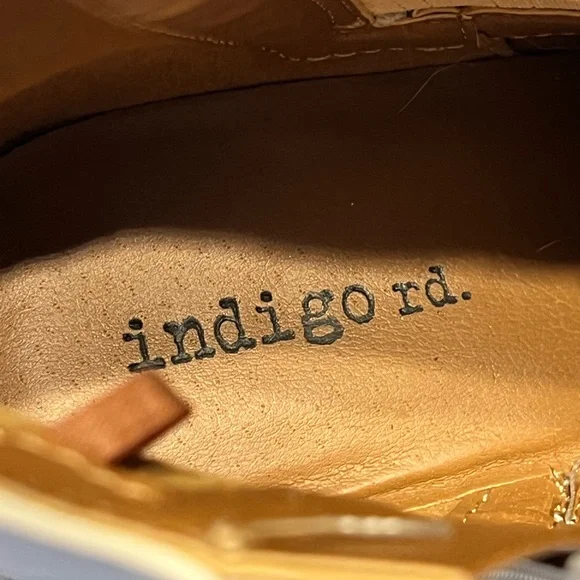 NEW Indigo White Western-Style Ankle Booties Size 7 - Picture 2 of 9